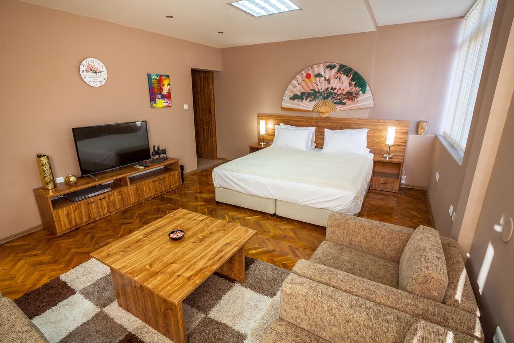 Panorama Top Floor Rooms In Hotel Tundzha Yambol Exterior foto