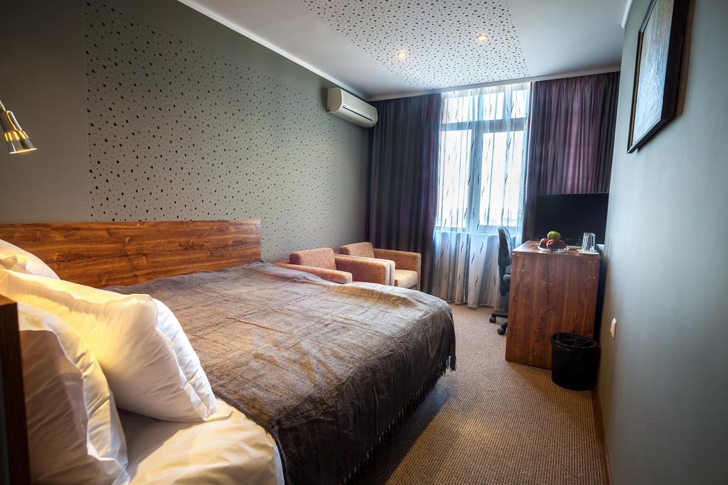Panorama Top Floor Rooms In Hotel Tundzha Yambol Exterior foto