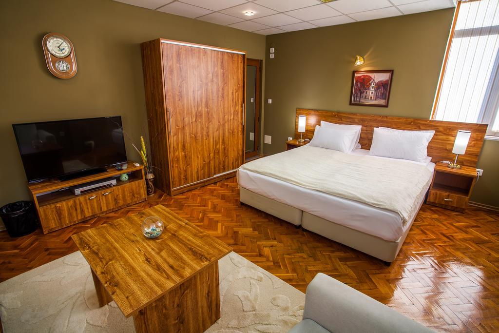 Panorama Top Floor Rooms In Hotel Tundzha Yambol Exterior foto